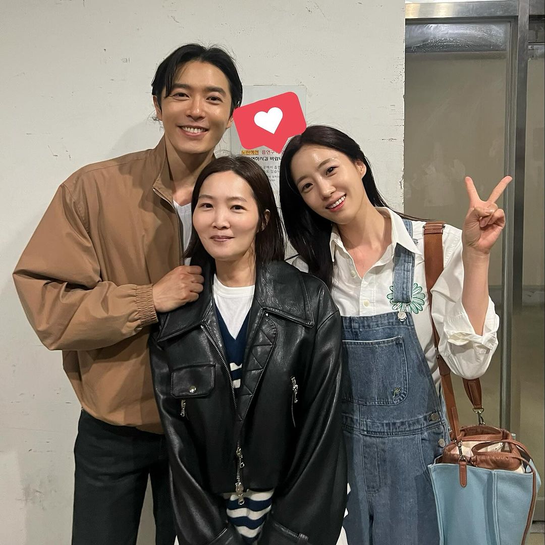 Ham Eunjung watched too!
'The musical I saw 2 weeks ago, Pagwa and Jaeuck's sexy mature 'Bullfight'. I got emotional when I saw him like a fruit that was delicate even though he's angry. It was another touching time w/ the wonderful cast. Ty for the invite, an even cooler oppa!'