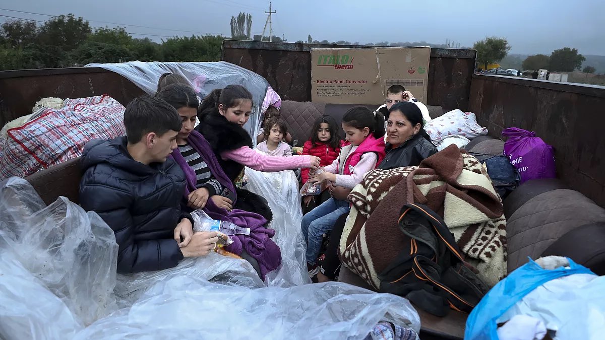 Au Haut-Karabakh, une agression de grande ampleur de l’Azerbaïdjan, à des fins de nettoyage ethnique et l’occupation de cette terre #armenienne. Où étiez-vous étudiants de @sciencespo ? Alors? #NoJews? No news