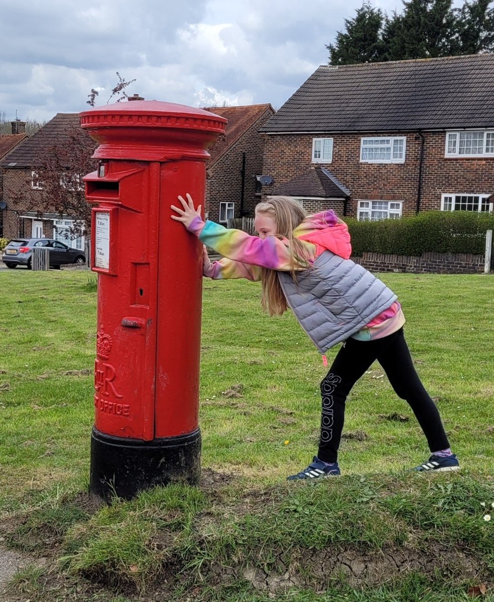 My daughter is so strong. And always goes the extra mile on a litter pick. 💪💪💪💪. Thank me later @RoyalMail