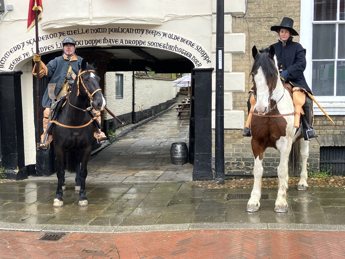 Huge thanks to everyone who came to our Civil War cavalry event today - here are two of our riders outside the Falcon Pub in Huntingdon, where Cromwell raised his first troop of horse in August 1642. #17thCentury