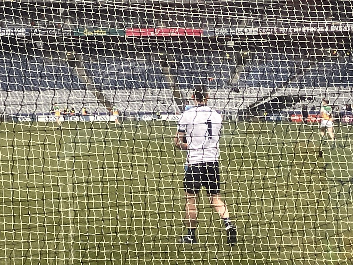 The Greatest Goalkeeper of all time in Gaelic Football, Stephen Cluxton . 42 years of age & still agile & Brilliant. His Kick outs always find the target. Breaks records everytime he  plays. Has 9 All Ireland winning medals & going for no.10. 🩵💙LEGEND🩵💙