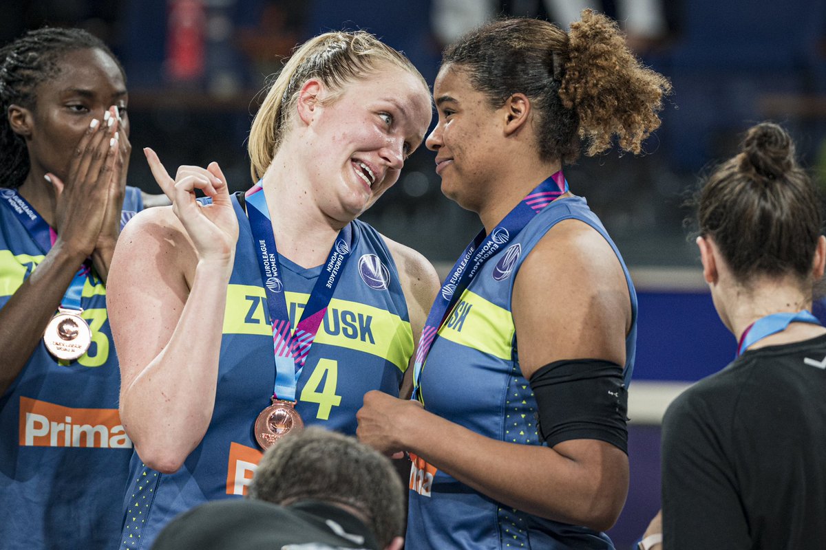 What were @emese_hof and @nyarasabally talking about? 😅 Wrong answers only ✍️😂 #EuroLeagueWomen