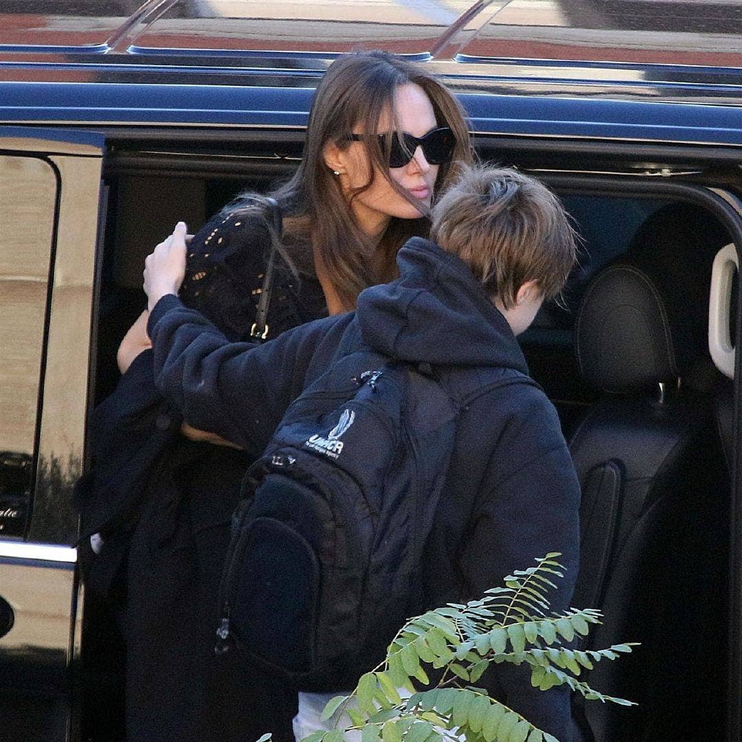 📸 Angelina Jolie and Shiloh spotted in a Rome tour before the premiere of Maleficent in Rome, Italy, 2019