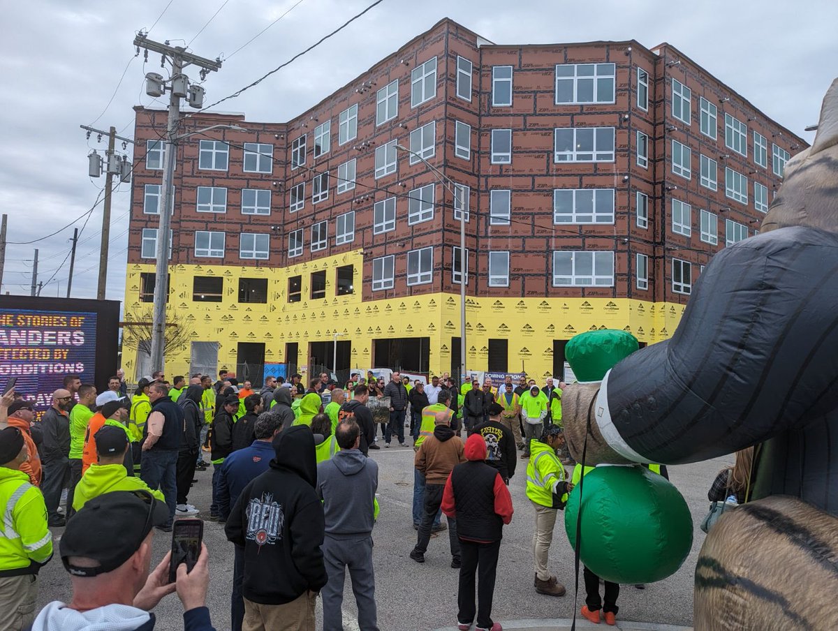 This Workers Memorial Day the union trades in RI demand safe working conditions for all construction workers. No one should have unsafe working conditions, & we need new city & state laws to mandate safety trainings & give inspectors the power to shut down unsafe work.