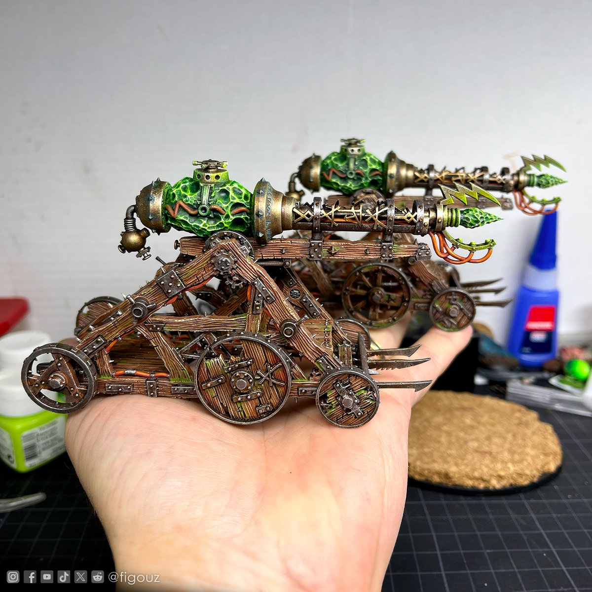 WIP! WIP! WIP !

Warp Lightning Cannons, day 2 :
Bzzzzzzt !!! I've managed to paint the cannons and I'm quite happy with the result. 😊

#warhammer #WarhammerCommunity #skaven #ageofsigmar #paintingminiatures #AOS
@warhammer