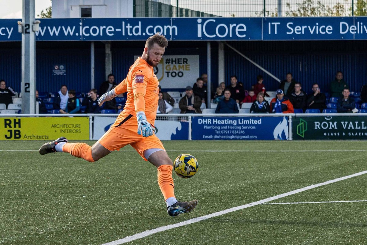 Shame to see the Season come to an end yesterday but looking ahead to the next. 

Finishing this year at @BTFC with 51 games and 18 clean sheets under my belt🧤

Huge thanks to all the fans for all your support this Season! ⚽️