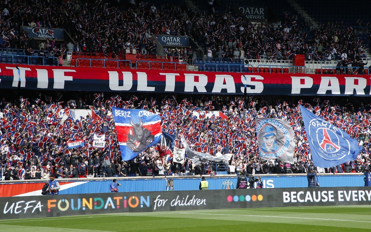 Un soutien de chaque instant. ❤️💙 Merci à tous les supporters présents au Parc cet après-midi. 🏟️ Nouveau rendez-vous en demi-finale de @D1Arkema 🆚 Paris FC. On aura besoin de 𝐕𝐎𝐔𝐒 ! 🎟️➡️ bit.ly/PSGPFCD1Arkema