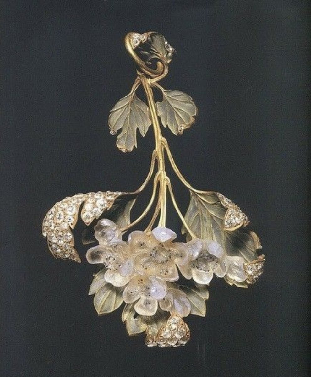 Lalique, Whitethorn Flowers pendant, 1899-1901