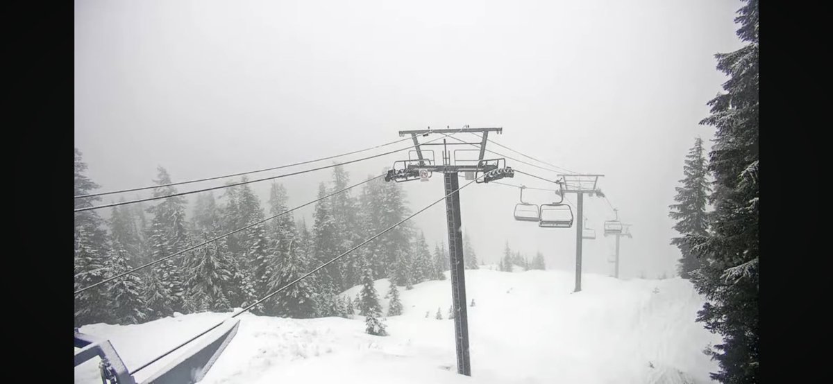 Snow level hovering around 1100-1200m asl right now. Here is the ski lift on cypress mountain. #bcstorm #bcsnow #bcrain #rain #snow #ski