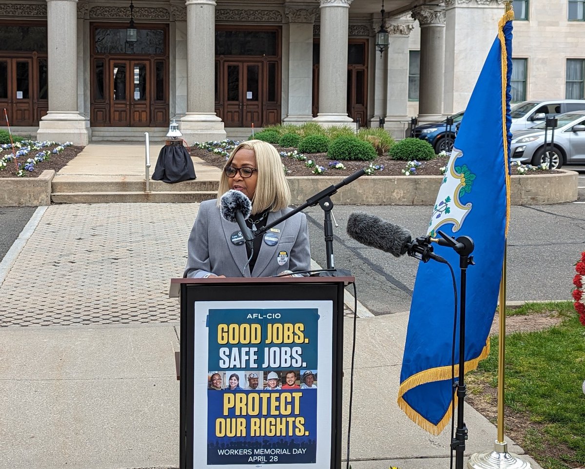 .@ShellyeDavis, CT AFL-CIO Secretary-Treasurer: 'Nationally, nearly 5,500 workers were killed on the job in 2022. And an estimated 120,000 workers died from occupational diseases. That’s 344 workers dying each day from on-the-job injuries and illnesses.' #WorkersMemorialDay #1u