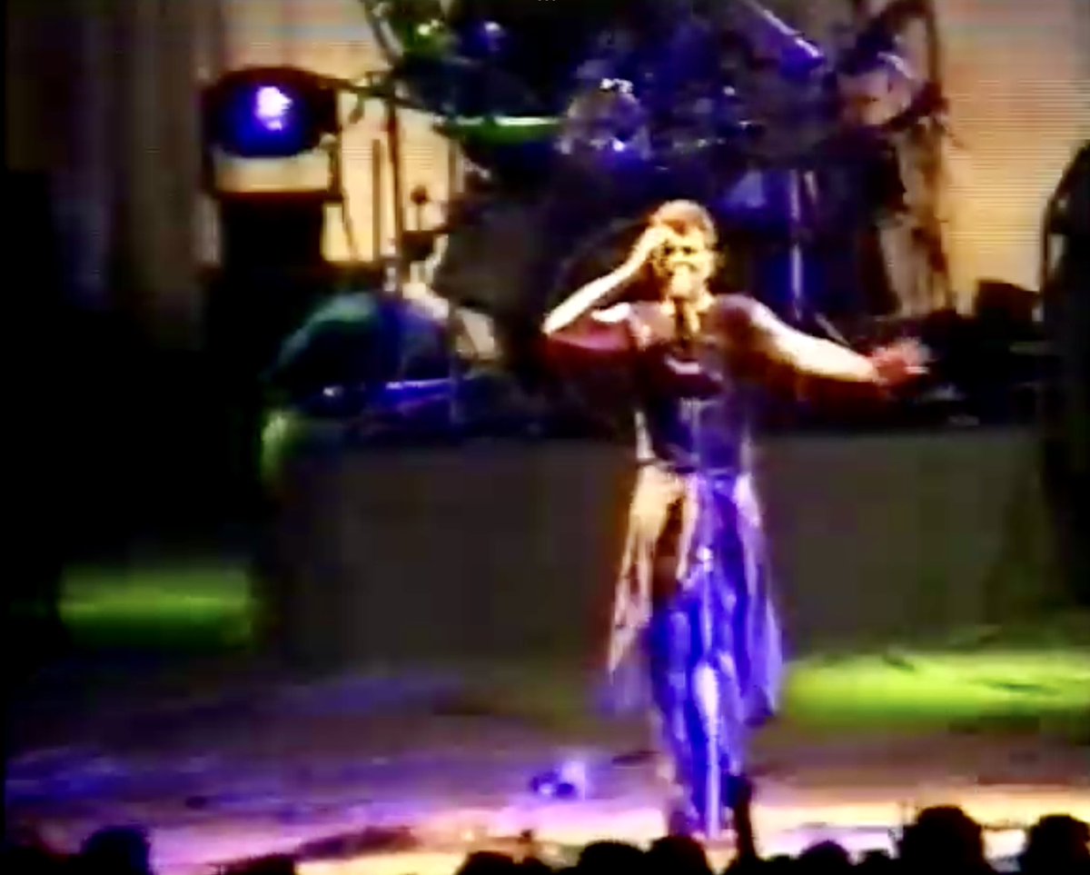 David Bowie – D.J. Live Palais Omnisports De Paris Bercy, Paris (1996) Lodger (1979) Video of the Day (fan shot footage) ~ davidbowienews.com/2024/04/david-…