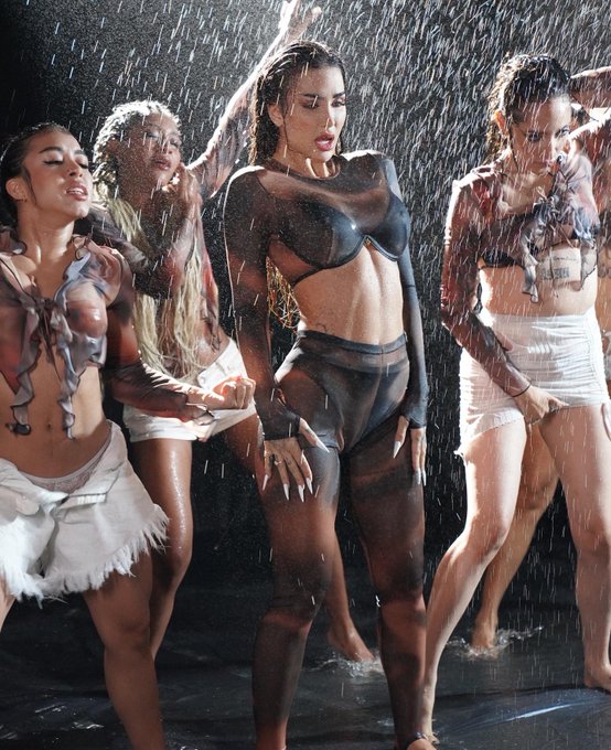 🖤👽 https://t.co/jESKfnuUXH