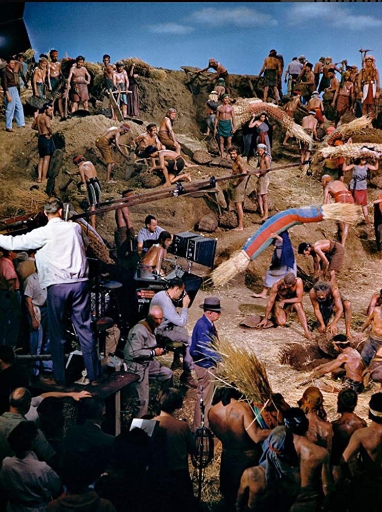Mind blowing photo of the #behindthescenes🎬 shooting of #thetencommandments 1956 🎥