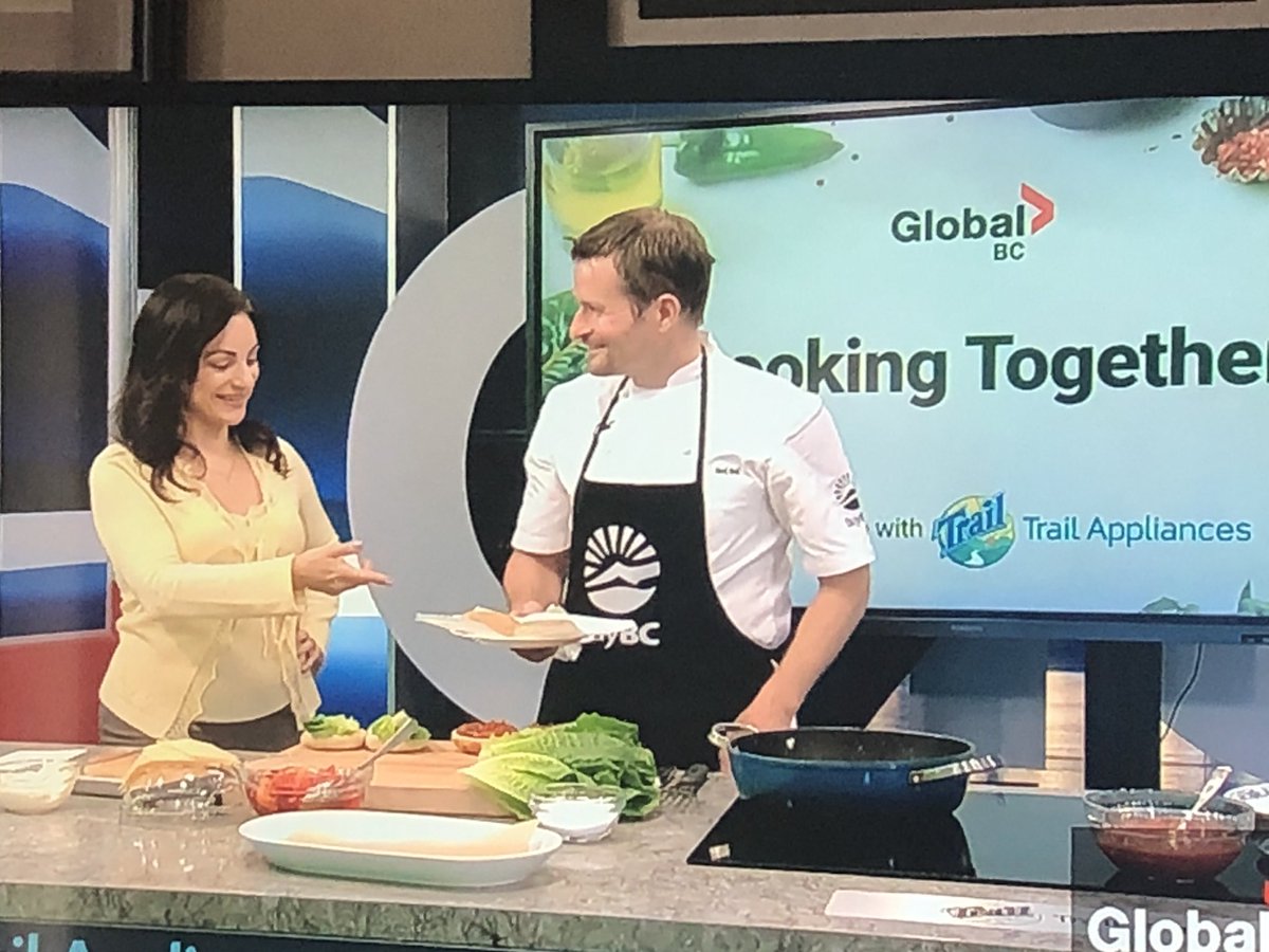 @GlobalBC @globalnews My favourite Chef @nedbell 😍 and the effervescent @JenPalmaGlobal making delicious turkey burgers . I am a back of the spoon spreader too Ned! It works the best ☺️ Dream event for me , a cooking class with Ned Bell 👩‍🍳 👨‍🍳