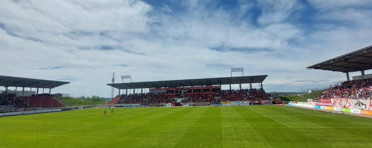 Da geben wir uns gleich noch einmal die Regionalliga Nordost, heute beim FSV aus Zwickau
Die Schwäne kicken gegen den FC Carl Zeiss aus Jena.⚽️