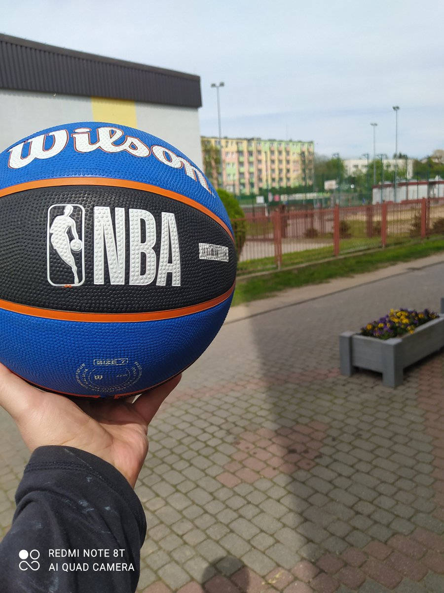 #basketoffice #streetball #sporttozdrowie #ruszdupę
Trzeba spalić kalorie po niedzielnym obiadku 🏀💪