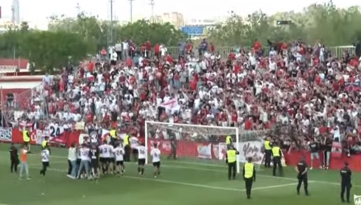 Se acabó!!!!! El Sevilla Atlético es de Primera RFEF 🔴⚪️Muchísimo mérito lo que han hecho!! Con la ayuda hoy de 7.321 espectadores. Qué bonito cómo lo sienten. Felicidades a todos 💪🏼❤️