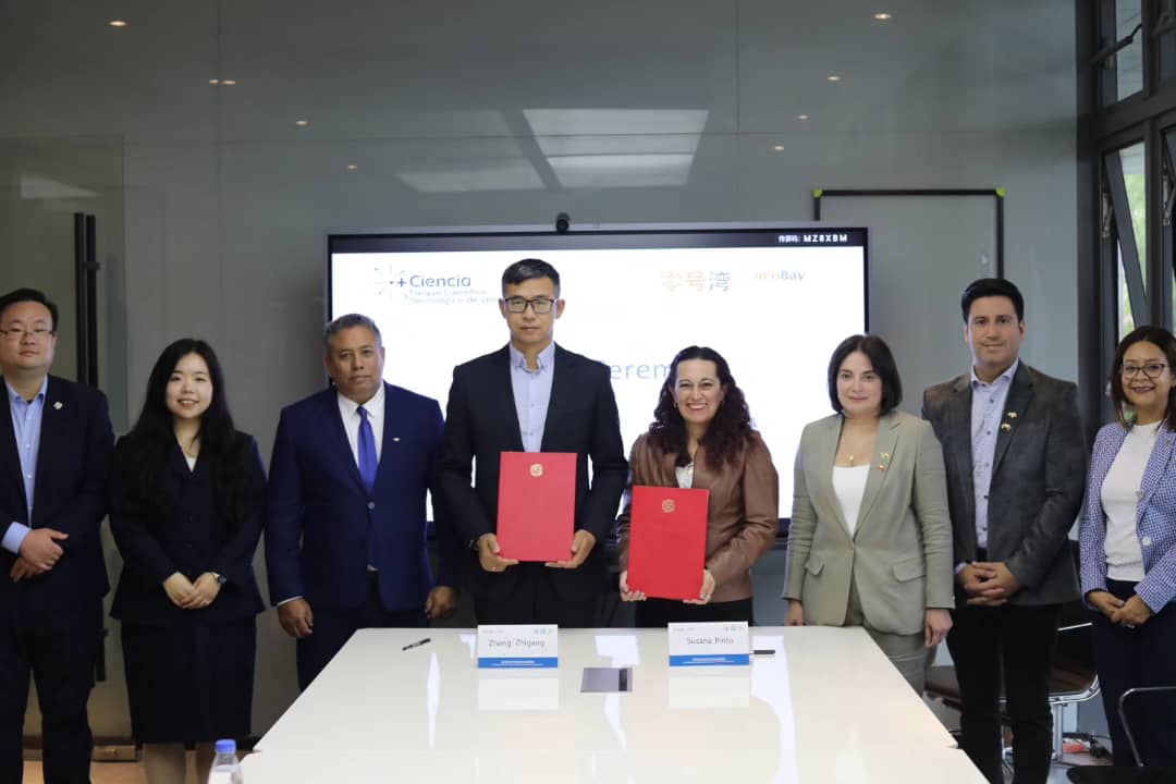 #28Abr | Venezuela y China firman memorándum de entendimiento para desarrollo de proyectos conjuntos en parques científicos tecnológicos 💻👩🏽‍🔬👨🏽‍💻 Entérate de que se trata 👇🏽👇🏽 #UniónYAccónPatriótica