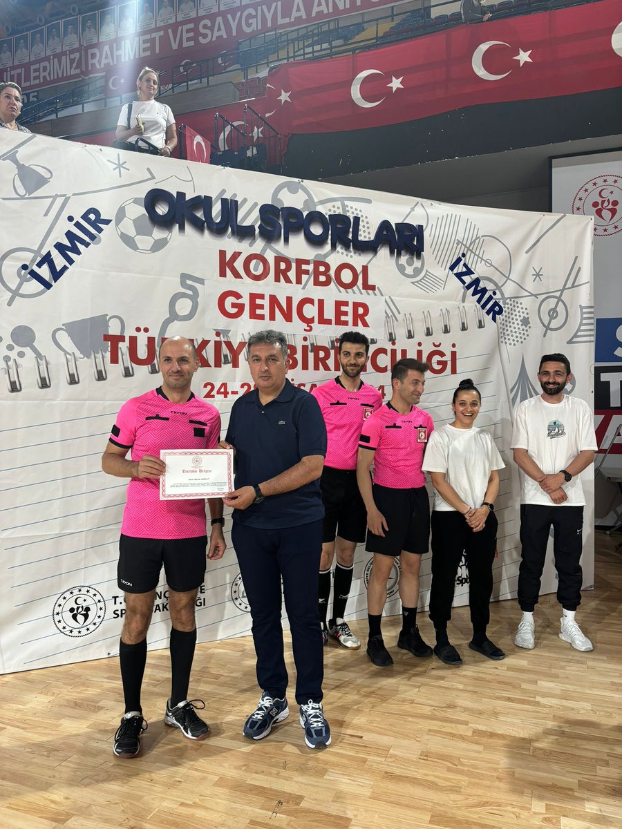 Okul sporları Korfbol Türkiye Birinciliğinde dereceye giren takımlarımızı , emeği geçenleri ve mesai arkadaşlarımı tebrik ediyorum