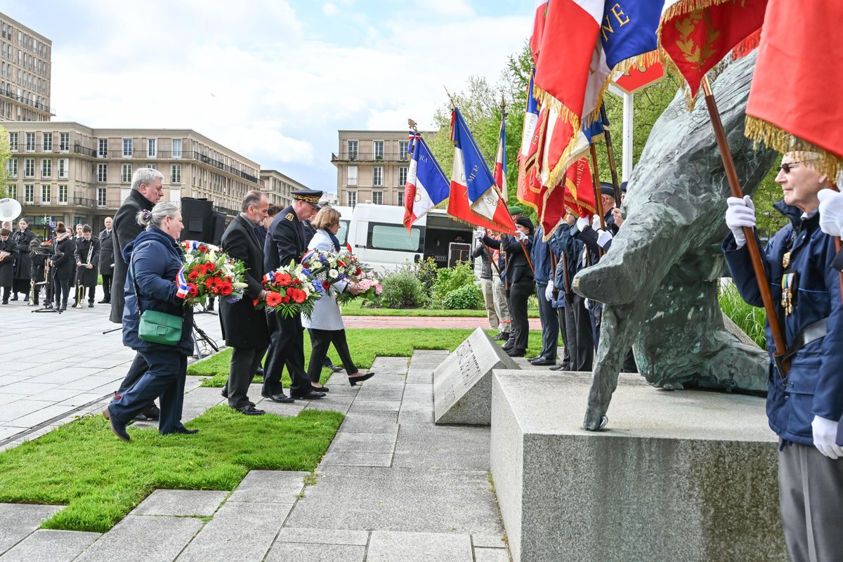 Une journée pour se souvenir... Nous célébrons aujourd'hui la journée nationale du souvenir des victimes et des héros de la déportation lors la Seconde Guerre mondiale. N'oublions jamais notre histoire pour que de tels faits ne se reproduisent plus.