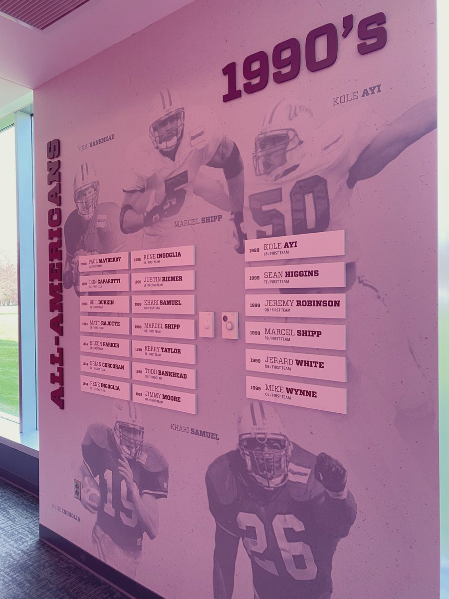 Had a great time at the @UMassFootball spring game. Got to see the All-American hallway in the football complex. Blessed to be on the wall twice. Yes, I know my shoulder pads were huge 🤷‍♂️ #Flagship🚩