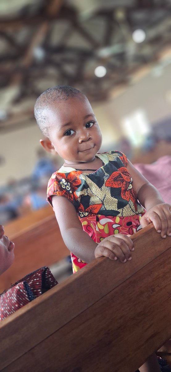 Happened during watchtower study; I think this baby likes me 😂. She was admiring me every few minutes during watchtower study. 😂 she'll stand and turn around just to stare at me. I had to take shots 😂 Nwa JW. Jehovah's Witnesses.