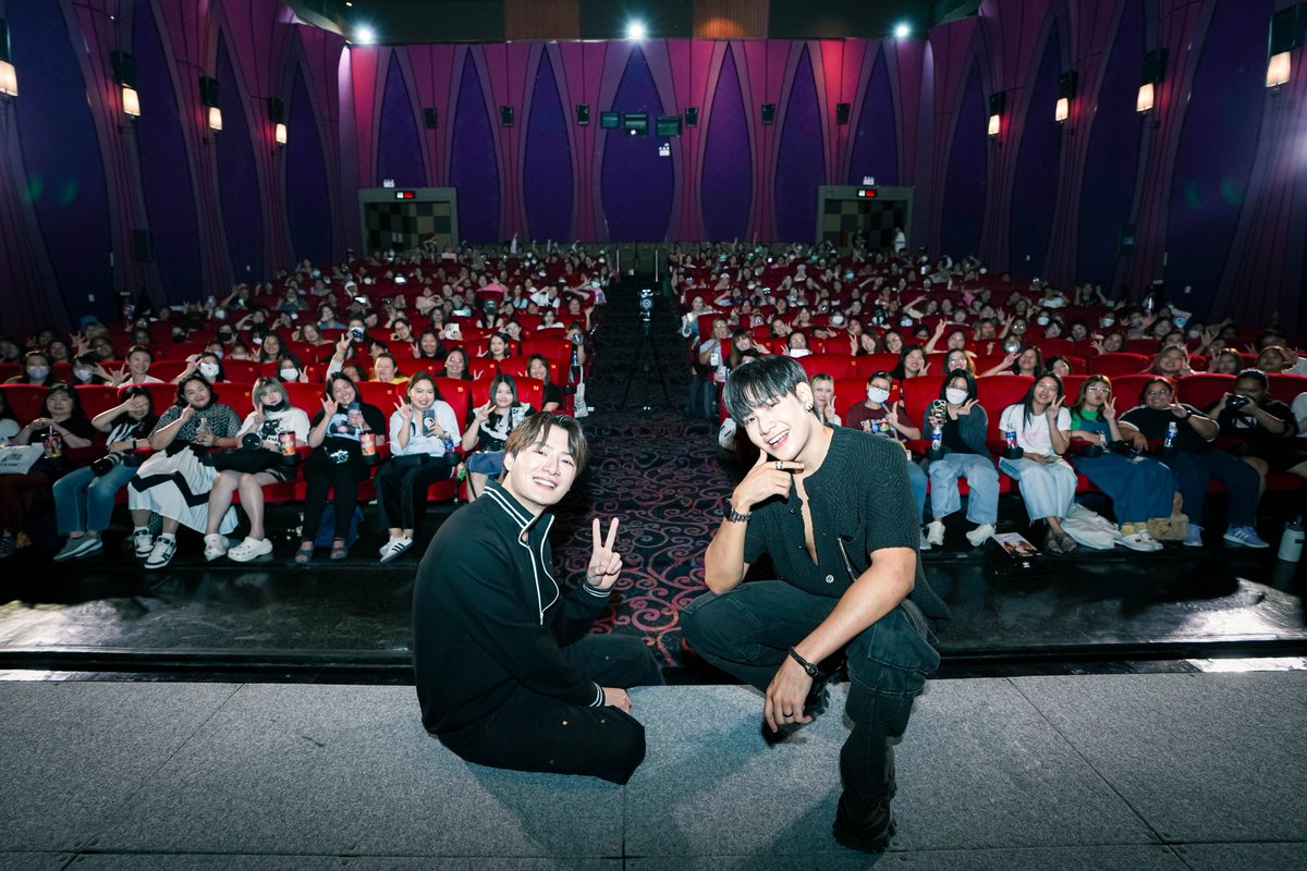 MajorGroup's tweet photo. สนุกน่ารักไปกับกิจกรรมท้ายรอบของ "คริส พีรวัส" และ "สิงโต ปราชญา" กับแฟน ๆ ที่มาร่วมรับชมรอบ Fan Screening #เธอฟอร์แคช ที่ เมเจอร์ ซีนีเพล็กซ์ รัชโยธิน โรง 14

‘เธอ ฟอร์ แคช สินเชื่อ..รักแลกเงิน’ ฉายแล้ววันนี้ที่ เมเจอร์ ซีนีเพล็กซ์ 
ซื้อตั๋ว: https://t.co/4nWL7o9l45

#KristPerawat #SingtoPrachaya #ทีมพีรญา #KristSingto #คริสสิงโต #MAJORxKristSingto #MajorCineplex