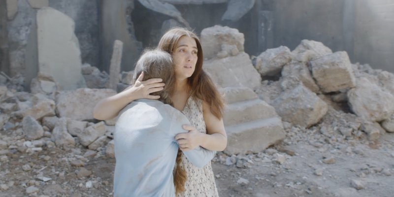 'The surreality of how cheerfully people respond to acts of war is compounded by the film's magic realism.' NEZOUH is in UK/ROI cinemas from Friday. Read @filmclubchs's review at themoviewaffler.com/2024/04/nezouh… #Nezouh #WorldCinema #film #movies
