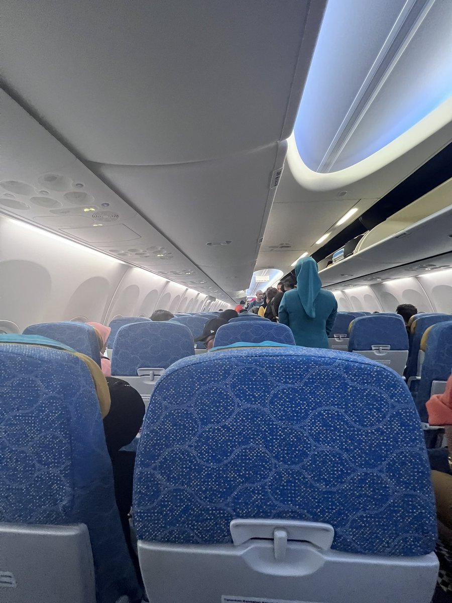 Terbang balik dari Jambi ke Jakarta naik Garuda dapet jackpot pesawat B737-800 PK-GUD ex China Airlines yang tanpa IFE 😅