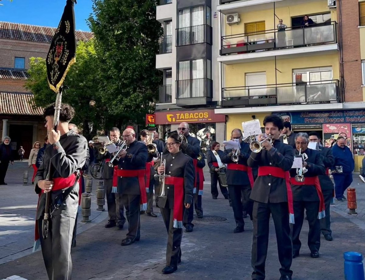 Ayer tuvimos la suerte de acompañar a los jóvenes cofrades de la zona sur de la Comunidad en su pasión,  pasión que los componentes de nuestra Agrupación  Musical comparten con ellos.

SENTIMOS FÉNIX 
ALEGRÍA DE ESPERANZA
#fenixdelaesperanza
#amfenixdelaesperanza
#esperanza