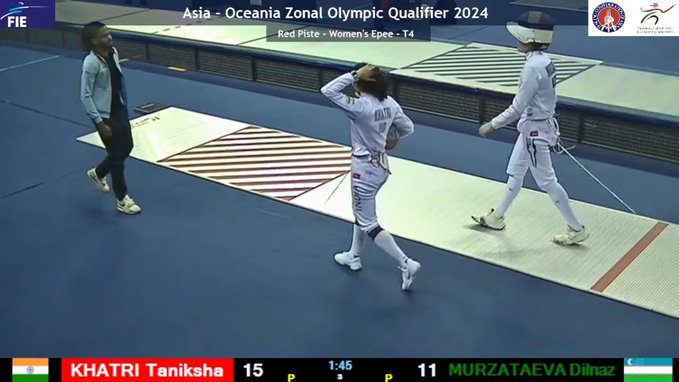 TANIKSHA KHATRI ONE WIN AWAY FROM OLYMPICS Taniksha defeated Asian Games 🥉 Dilnaz 🇺🇿 15-11 in the SF of the Asia Oceana Olympic Qualifier. She earlier defeated Huang Li Hsun 15-10 in the QF in women's epee Will Face 🇸🇬 later Today