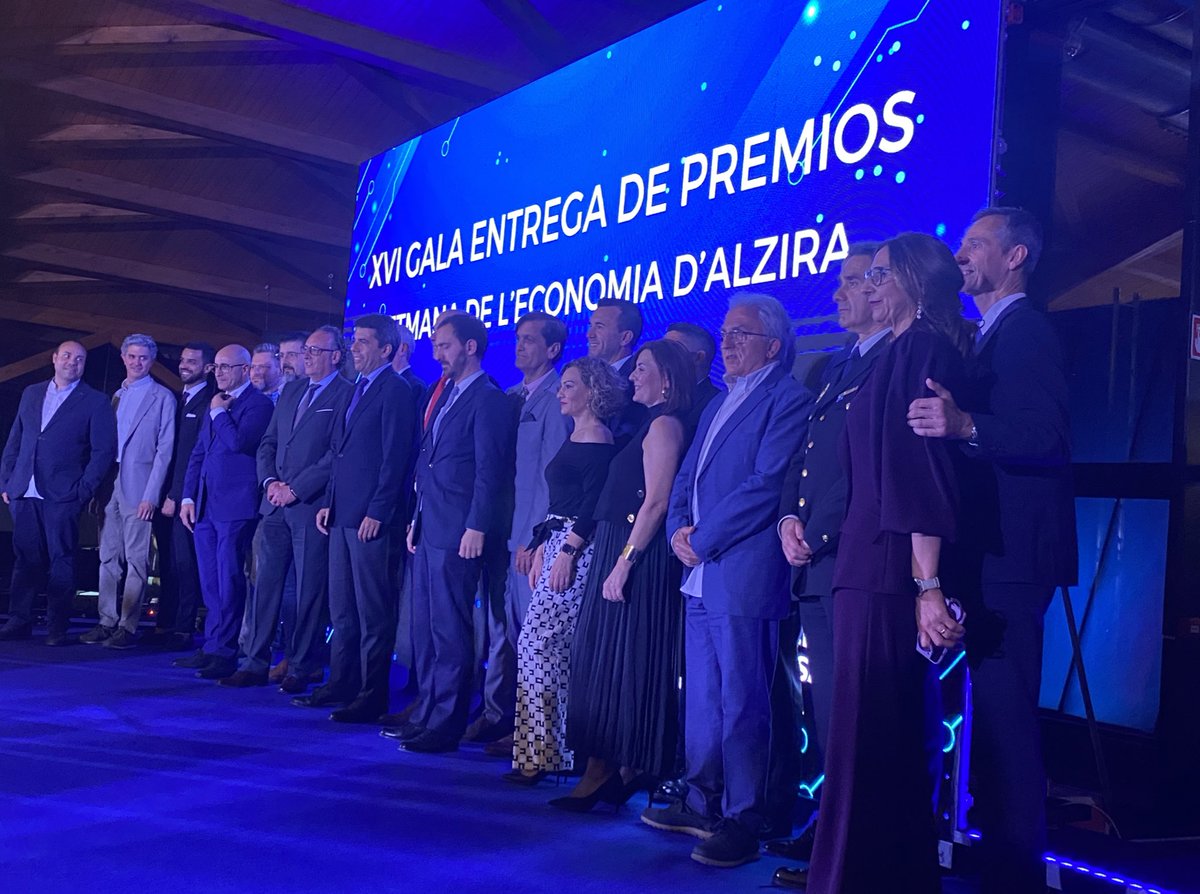 Espectacular XVI gala premis de @Asoc_Empres_Alz amb una destacada representació empresarial 🏭de La Ribera i institucional🏛️Enhorabona a les empreses premiades 🏆👏 @carlos_mazon_ @NuriaMontes @GVAinnova @GVAavi @EgmCotes @entidadPTV @Aembeniparrell @aelaasociacion @IdeaAlzira