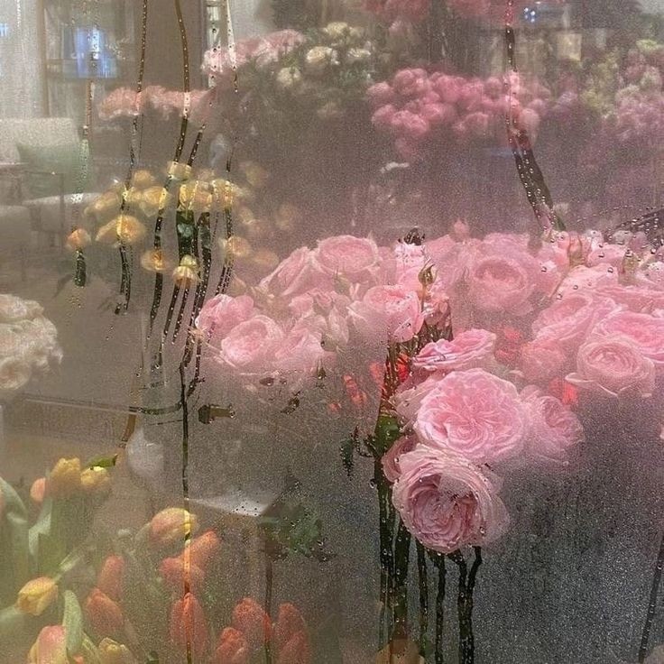 scarlettwants's tweet photo. Flower shops on a rainy day https://t.co/by2aub3YGD