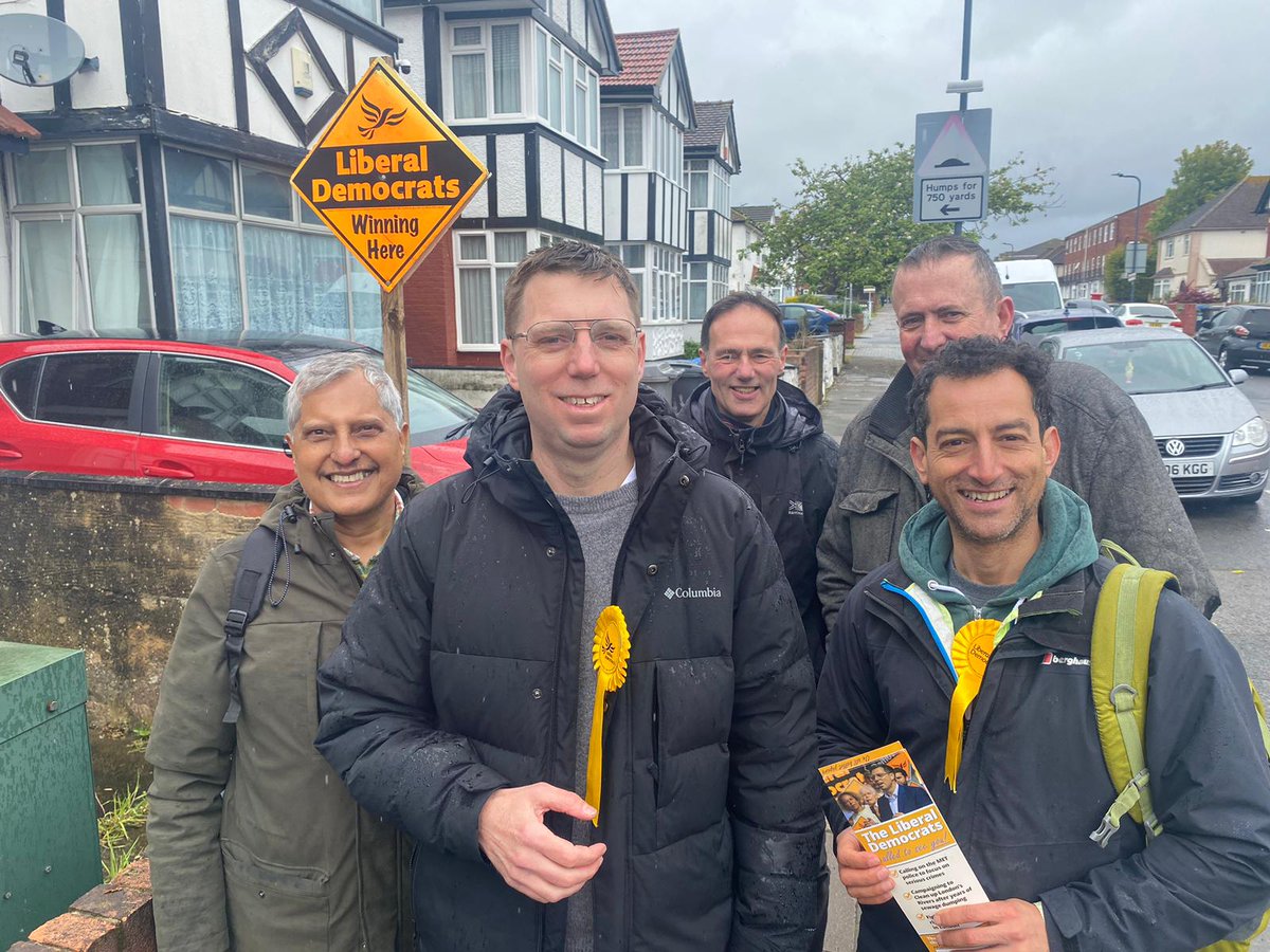 Fantastic support for the work of Paul Lorber and @BrentLD in Sudbury this morning, thanks to everybody who campaigned in the rain!