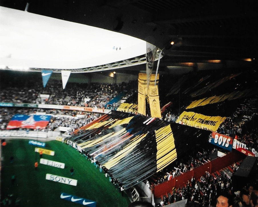Un triomphe parisien.
PSG – Metz (2-0), 24/04/2002, Parc des Princes (D1)

📸: collection personnelle @NavetBenjamin 

#Paris #PSG #TeamPSG #ParcdesPrinces #arcdetriomph