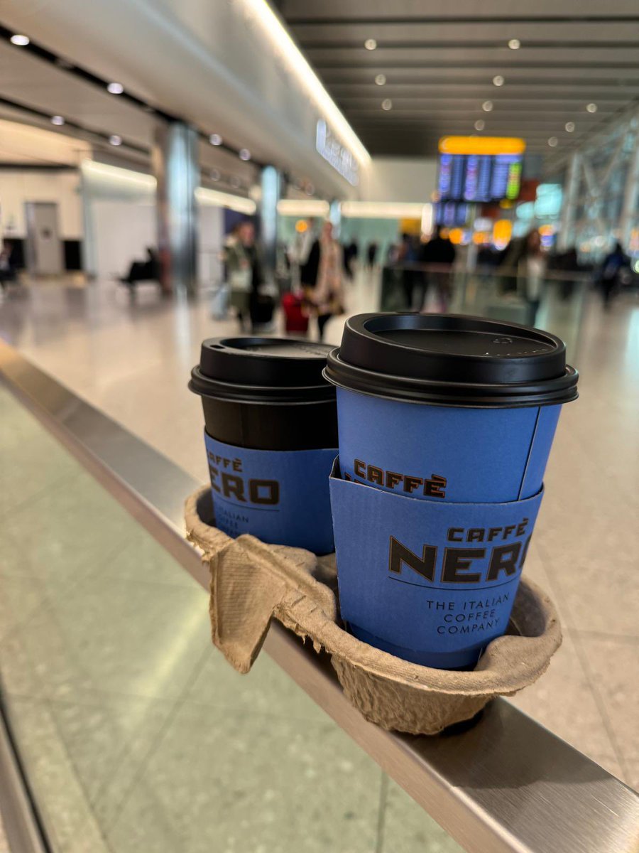 9.20am Sunday collection at London Heathrow T2 this morning for our largest Wisbech based Corporate client in our BMW 7 Series. Even had their Coffee waiting for when they came through ☕️😉

 🟥⬜️🟥 🐕
 ⬜️🟥⬜️
 🟥⬜️🟥 🐈‍⬛