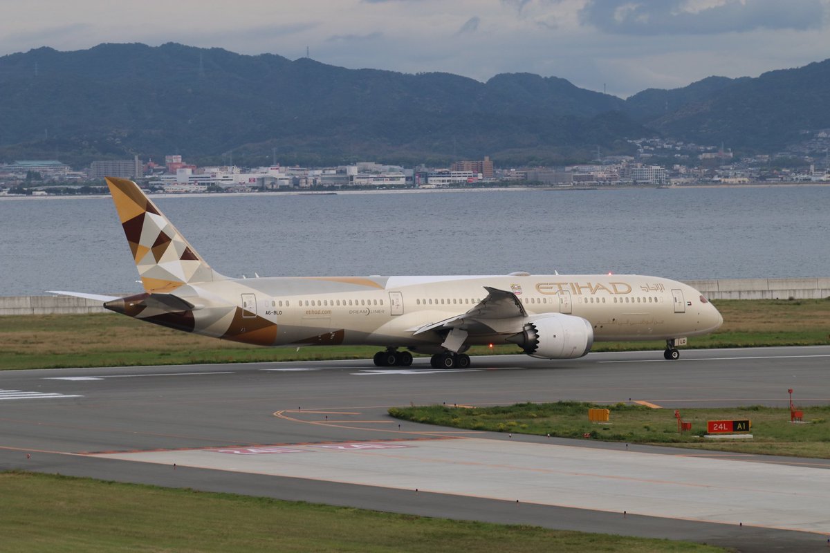 EY815 A6-BLO 787-9Dreamliner Etihad Airways 2024.4.28 KIX 展望ホール18時30分まで営業延長で、出発見れました😊 #関西国際空港 #エティハド航空