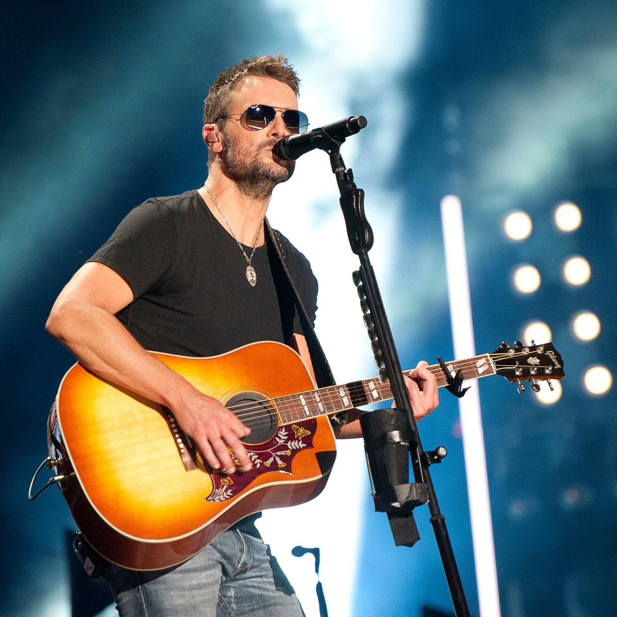 If anyone was to guess what @ericchurch was planning to bring to the @Stagecoach spotlight Friday night, it likely wouldn't have involved a full gospel choir and hip-hop covers. However, that's exactly what the star brought to the stage 👀 READ MORE: holler.country/news/breaking/…