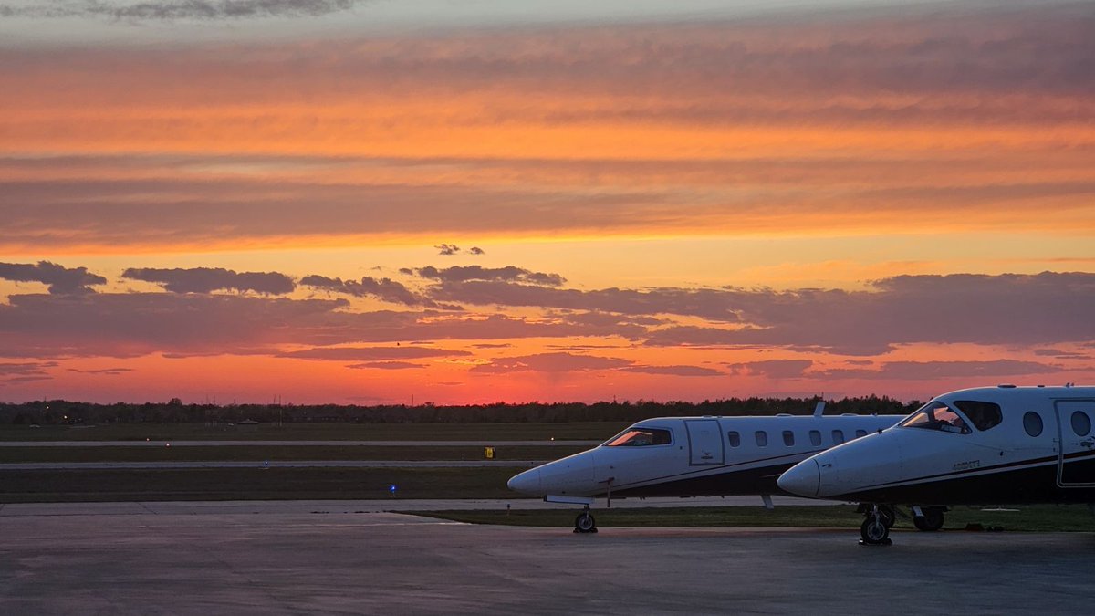 The seasons are changing… beautiful days are ahead☀️

jetsetokc.com | #jetset #fbo #bizav #jetfuel #okc #sunset #tarmac #hangar