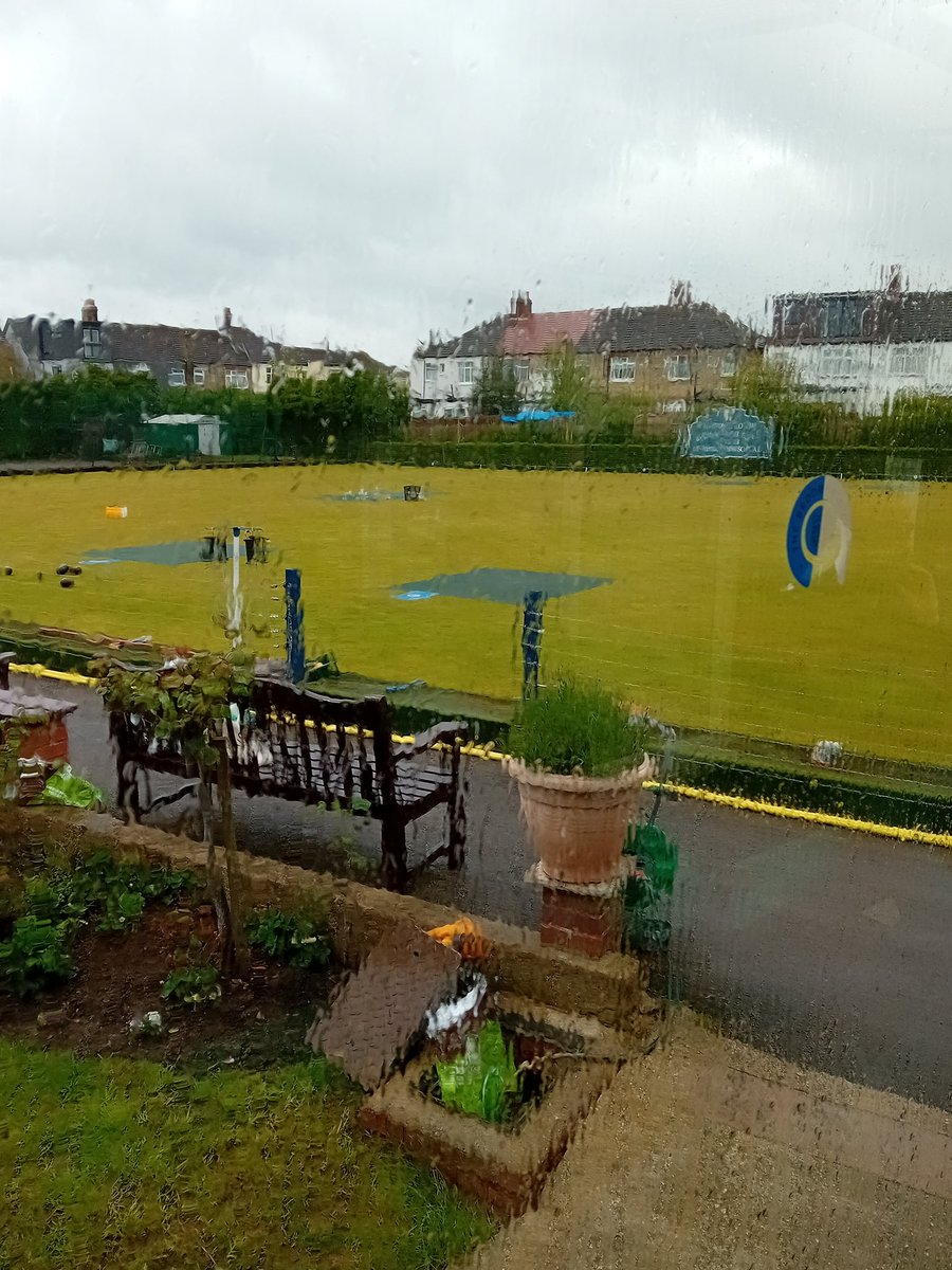 Weather is not playing ball today!!!........but, if you don't fancy playing today why not pop down on a Tuesday or Friday from 6pm to visit us.
#n13 #palmersgreen