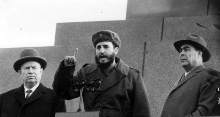 #Fidel 🎙️“La humanidad seguirá su curso victorioso, la humanidad tiene motivos para estar optimista, para creer que las fuerzas progresistas vencerán sobre la reacción, para creer que las fuerzas de la paz se impondrán a las fuerzas retrógradas que quieren la guerra”. 28-04-1963