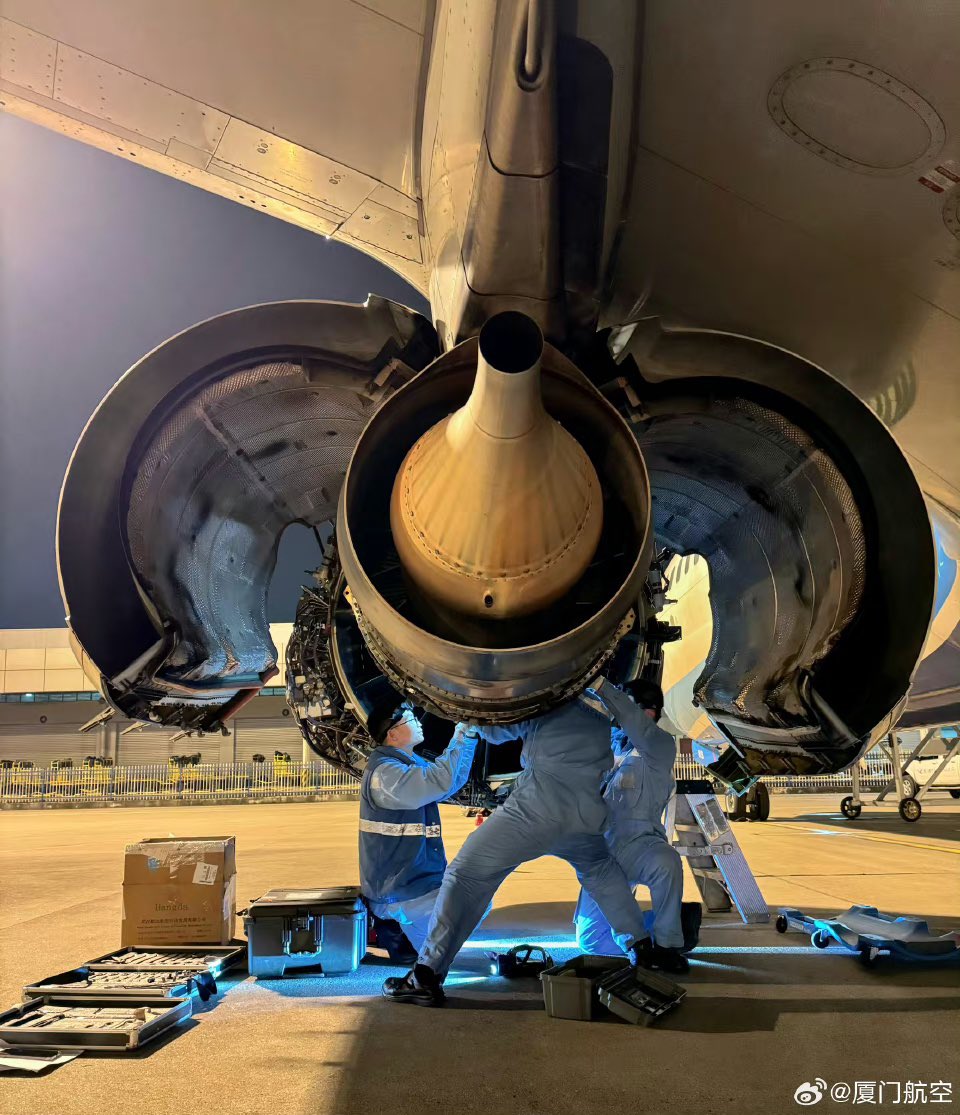 🔧✈️ Look who's on the scene! Our fantastic 'smurfs' are at it again, giving our engines some much-needed TLC! 💙💪 #Smurfs #MaintenanceHeroes