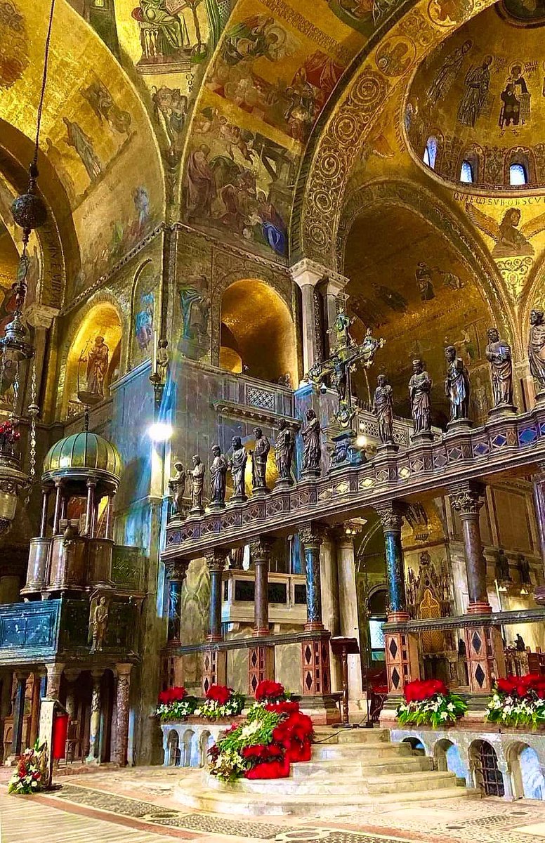 I love the inside of St.Mark's Basilica in Venezia!!
