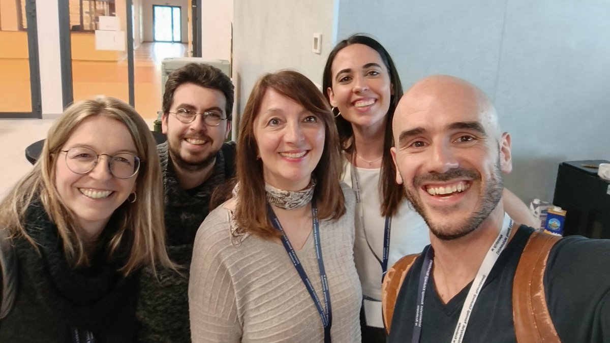 Laslab (@laslab_ehu) on Twitter photo So happy to have been part of the inaugural ELLRA conference and reuniting once again with our colleagues Elisabet (<a href="/epladevall/">Elisabet Pladevall</a>) and Raúl (@SulfateSodium)!!
Such initiatives and events are so much needed 💪💪
#ellraKrakow2024 #EarlyLanguageLearning So happy to have been part of the inaugural ELLRA conference and reuniting once again with our colleagues Elisabet (<a href="/epladevall/">Elisabet Pladevall</a>) and Raúl (@SulfateSodium)!!
Such initiatives and events are so much needed 💪💪
#ellraKrakow2024 #EarlyLanguageLearning