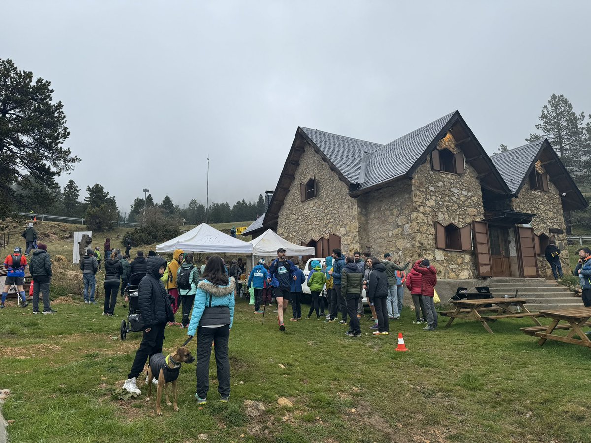 Malgrat el fred, la pluja i la boira hem gaudit de les @classiquesberga amb la Marató de muntanya de Berga i la @BergaRasosBerga passant pel Xalet-Refugi #RasosdePeguera #Berguedà @CEB_Berga @InfoMountain