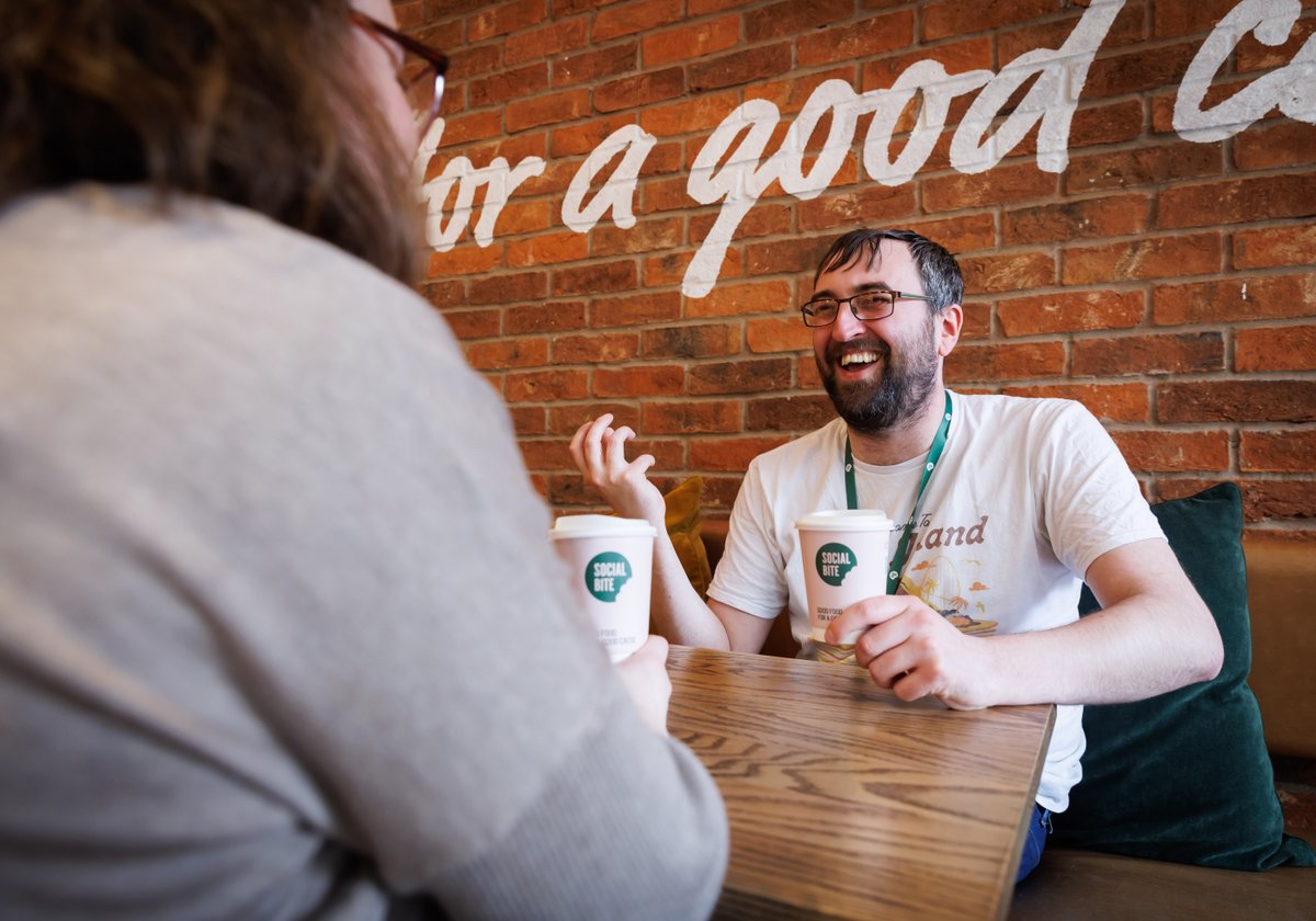 To mark #payitforward day, we spoke to Social Bite Development and Support Worker Euan about the power of paying for someone else's coffee or meal. Hot food is just the beginning. Read about the difference paying it forward makes: social-bite.co.uk/the-power-of-p…
