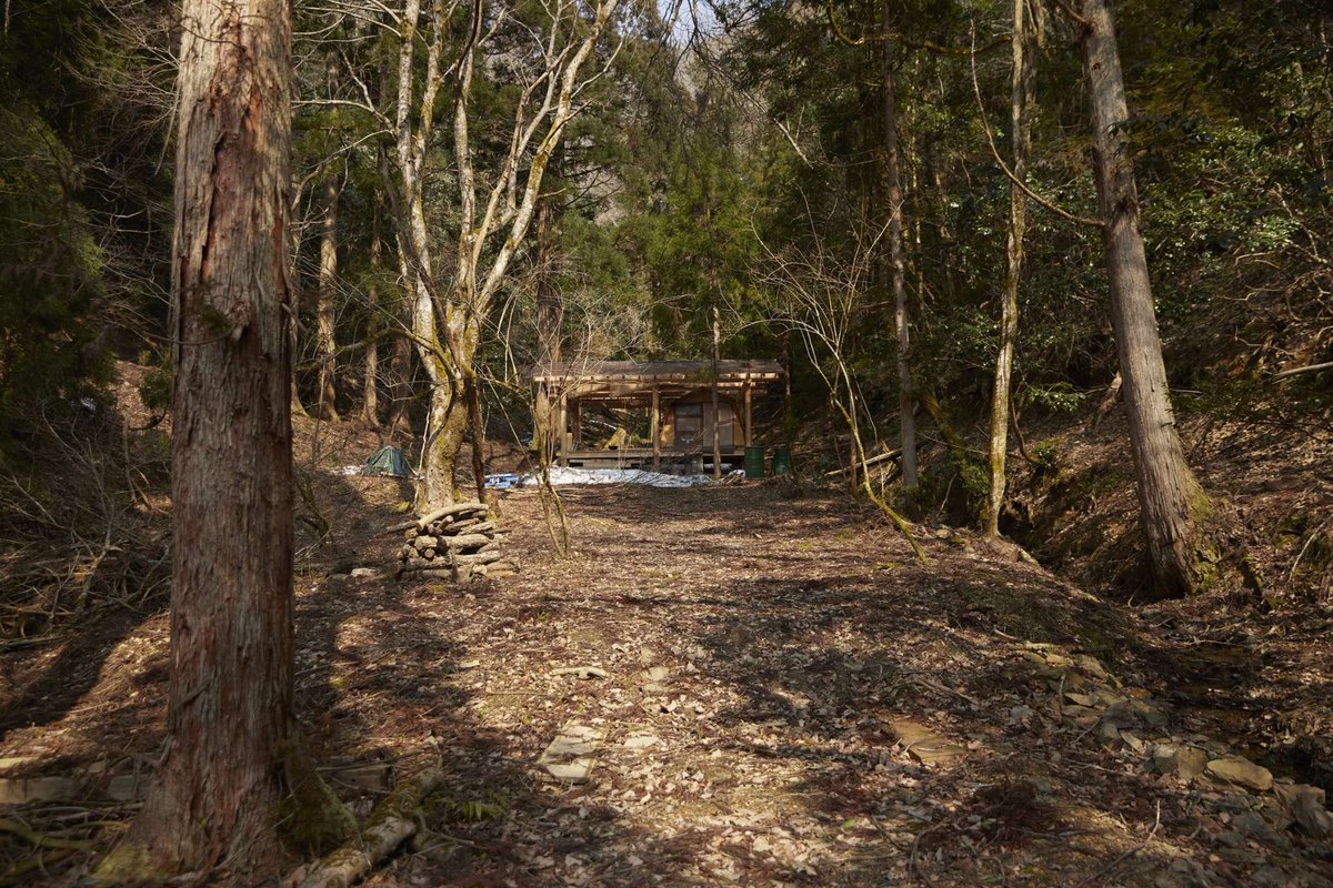 ex_camp's tweet photo. 【GWまだ間に合う！】
🆕📍今しぼりキャンプ場（京都府）

醤油工房の裏山にあるキャンプ場！
大自然のなかで家族や友人と
プライベートな空間を満喫できます🏕️

ウッドデッキ以外でのテントの設営も可能◎

ご予約はこちらから↓
https://t.co/UwPO49MZge
#GW #キャンプ #キャンプ好きと繋がりたい https://t.co/9PEtJG63Rs