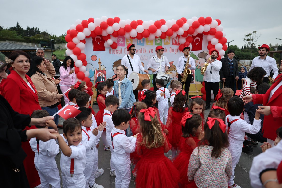 Hayaller Diyarı Anaokulu’nun 23 Nisan etkinlikleri kapsamında düzenlemiş olduğu Çocuk Şenliği programına katılarak çocuklarımızın ve ailelerinin neşelerine ortak olduk.