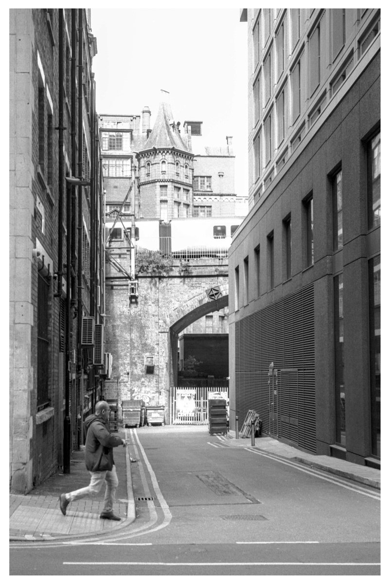 Going places on Charles St., Manchester.
(Leica M3, 50mm Voigtländer Nokton f1.5, Kodak XX 250)
#streetphotography #leica #35mm #Analog #film #monochrome #KodakXX #kodak #myleicaphoto #historic #filmisnotdead #Manchester #blackandwhite #cinefilm #leicaMMonday