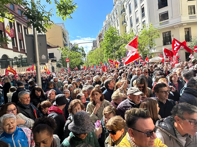 ColmenarejoPsoe's tweet photo. La  política y el servicio público es algo noble y los socialistas no permitiremos su degradación. Presidente @sanchezcastejon el @PSOE con 145 años de historia, no se doblega y defendemos lo que salió de las urnas, la democracia y el gobierno que encabezas. #MereceLaPenaPedro https://t.co/aExzCrg0Wf